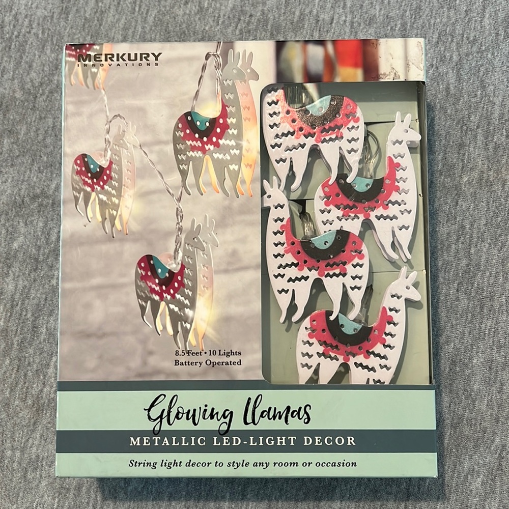 *NIB* Glowing Llamas Metallic LED Light Decor